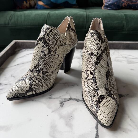 NEW Vince Camuto Levana Snake Print Western Booties Size 8.5 - Picture 4 of 9